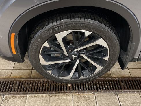 Used 2023 Mitsubishi Outlander SE image 2