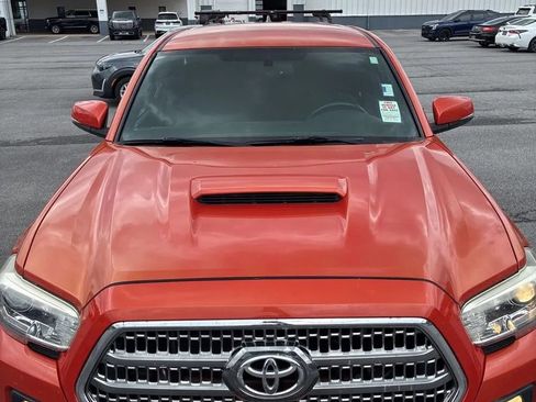 Used 2016 Toyota Tacoma TRD Sport w/ Towing Package AWD/4WD image 15