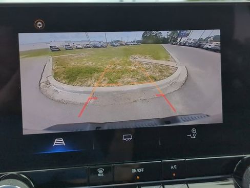 Used 2024 Chevrolet Colorado W/T image 18