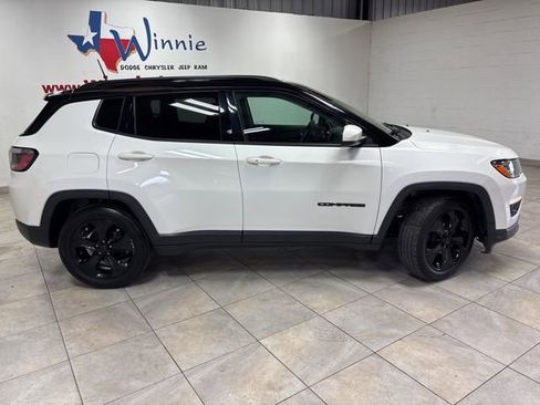 Used 2021 Jeep Compass Latitude w/ Sun and Sound Group FWD image 2