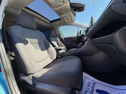 Used 2019 Toyota RAV4 XLE image 8