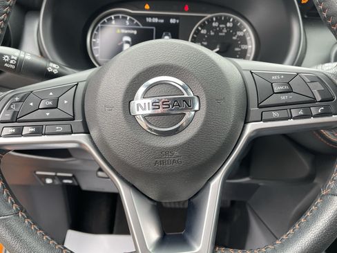Used 2020 Nissan Kicks SR w/ SR Premium Package FWD image 19