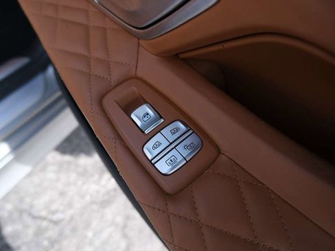 Used 2020 BMW 750i xDrive image 32