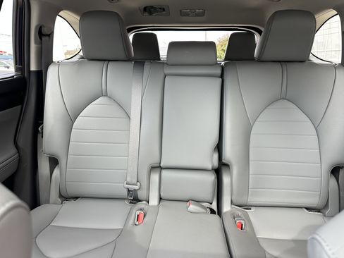 Certified 2021 Toyota Highlander XLE image 21