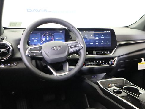 New 2026 Chevrolet Equinox LT w/ Convenience Package II AWD/4WD image 17