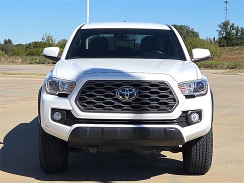 Used 2023 Toyota Tacoma TRD Off-Road image 2