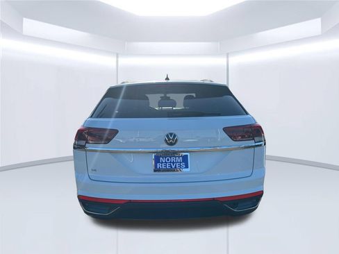 Used 2023 Volkswagen Atlas Cross Sport SE FWD image 4