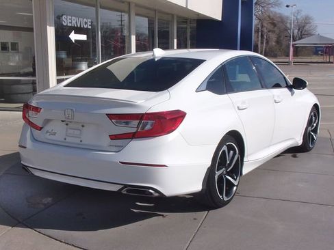 Used 2019 Honda Accord Sport image 9