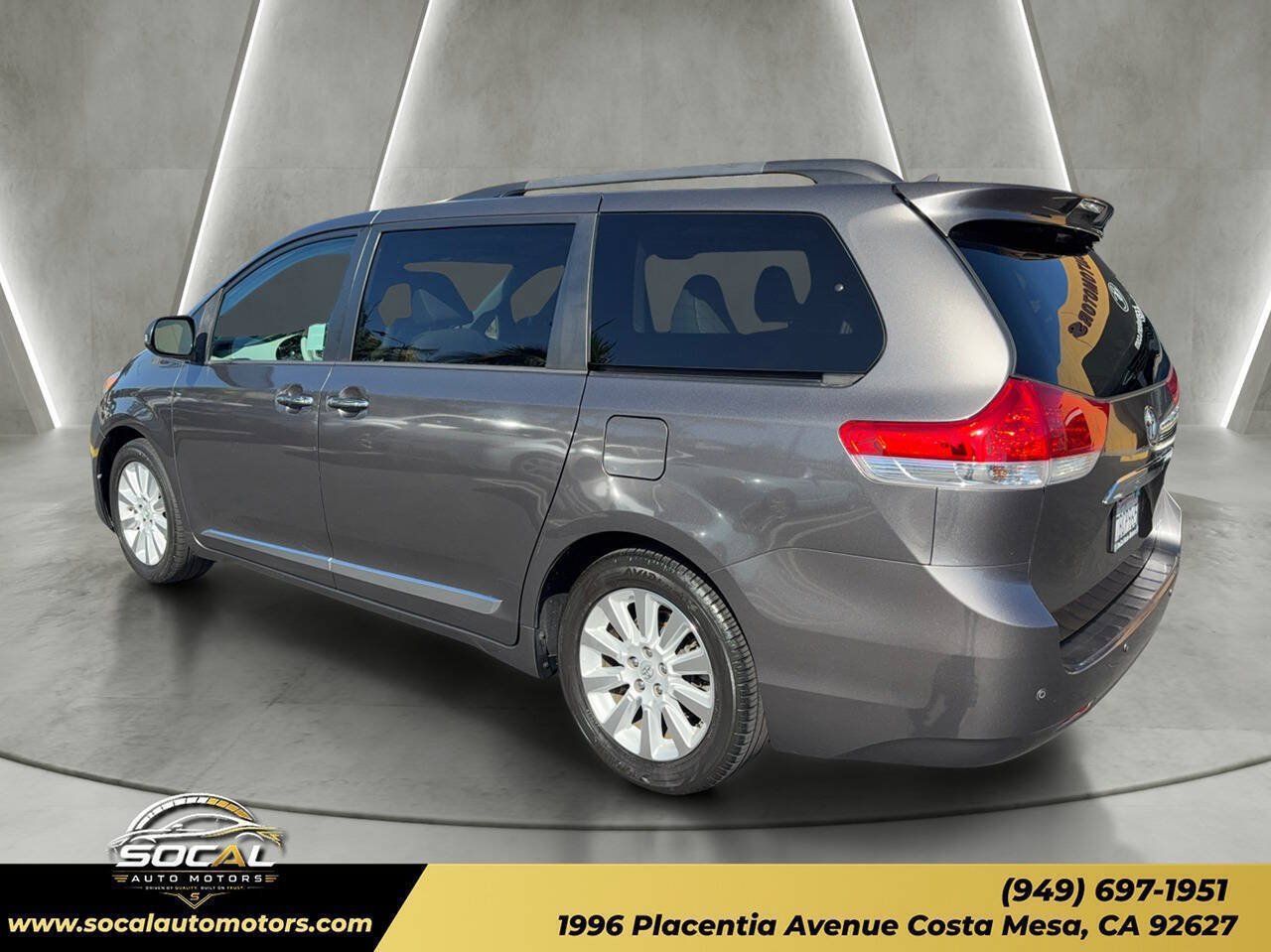 Used 2013 Toyota Sienna Limited w/ Premium Pkg FWD image 3