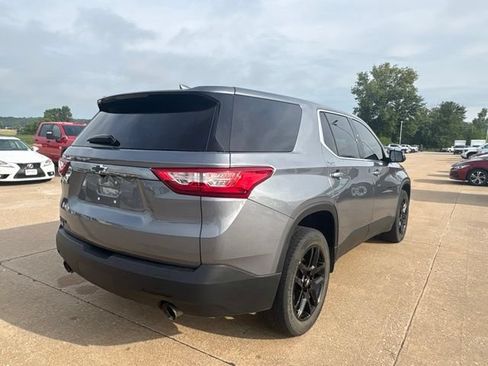 Used 2020 Chevrolet Traverse LS w/ LPO, Blackout Package FWD image 3