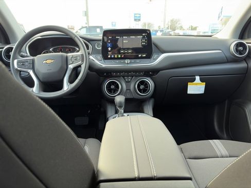 Used 2025 Chevrolet Blazer LT image 11