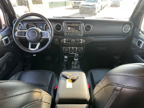 Used 2022 Jeep Wrangler Unlimited Sahara image 25