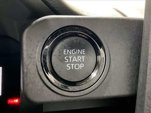 Certified 2025 Toyota Tacoma SR5 AWD/4WD image 38