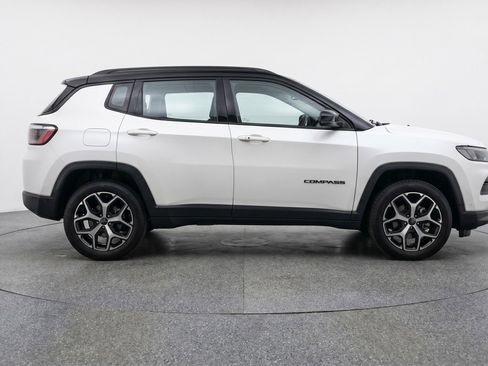Used 2025 Jeep Compass Limited AWD/4WD image 11