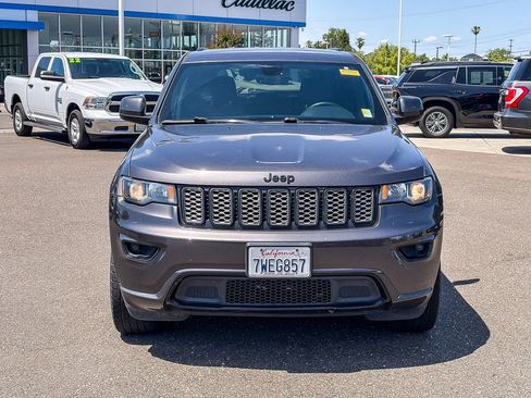 Used 2017 Jeep Grand Cherokee Altitude AWD/4WD image 6