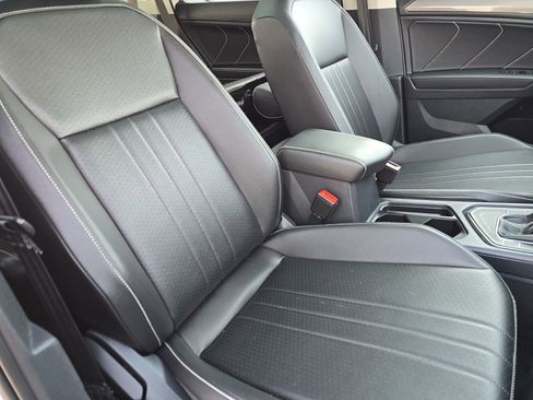 Certified 2022 Volkswagen Tiguan SE image 17