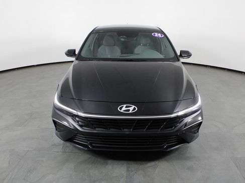 Certified 2024 Hyundai Elantra SE FWD image 13
