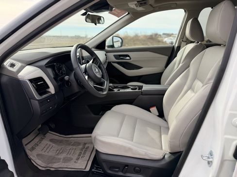 Certified 2021 Nissan Rogue SV w/ Premium Package image 9