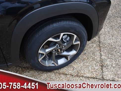 Certified 2025 Chevrolet Trax LT FWD image 12