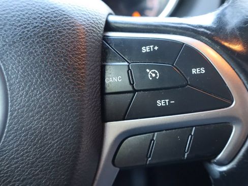Used 2019 Jeep Grand Cherokee Limited AWD/4WD image 16