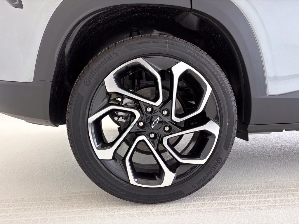 New 2026 Chevrolet Trax RS w/ Sunroof Package FWD image 24