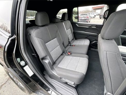 Used 2025 GMC Acadia Elevation image 25