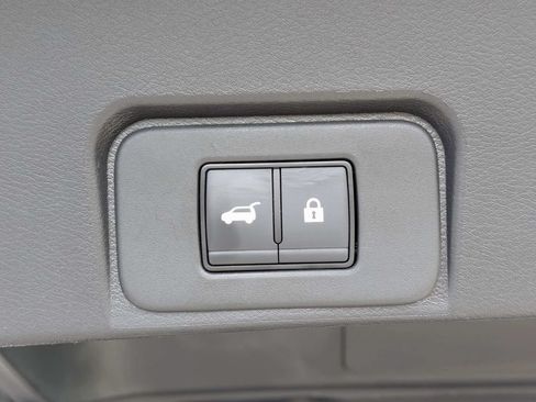 Used 2025 Nissan Rogue SV AWD/4WD image 12