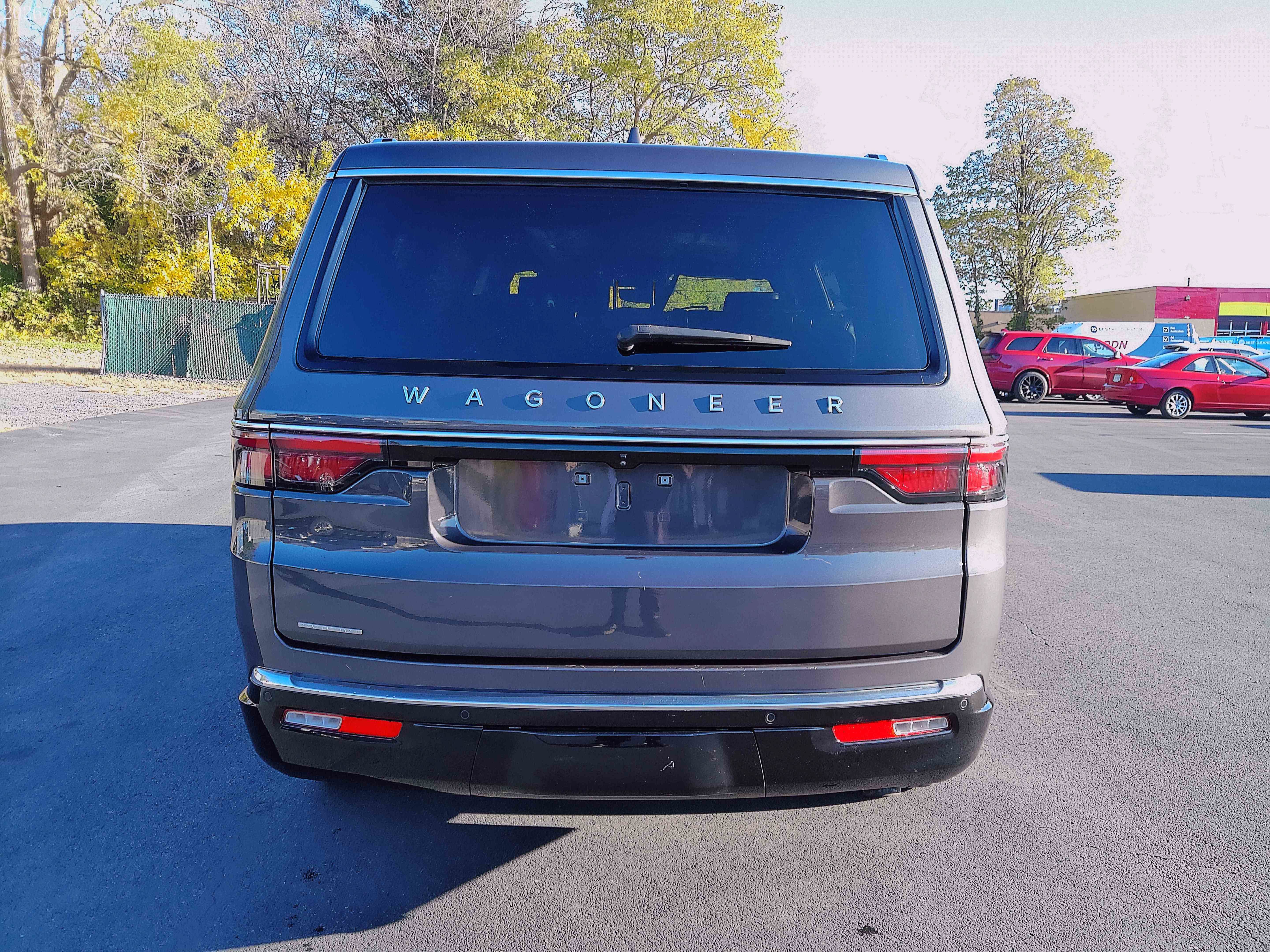 Used 2023 Jeep Wagoneer 4WD w/ Premium Group I image 4