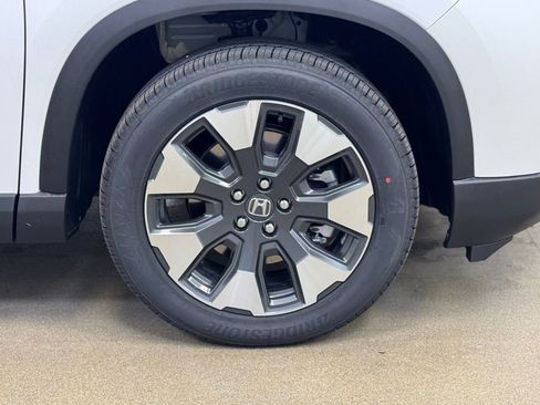 New 2026 Honda Pilot Touring image 4