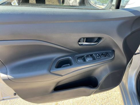 Used 2025 Nissan Versa SV FWD image 18
