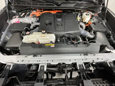 Used 2023 Toyota Sequoia SR5 w/ SR5 Premium Package AWD/4WD image 29