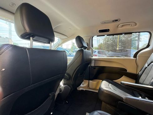 Used 2021 Chrysler Voyager Lxi image 25