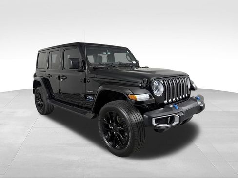 Used 2023 Jeep Wrangler Unlimited Sahara w/ Cold Weather Group AWD/4WD image 5