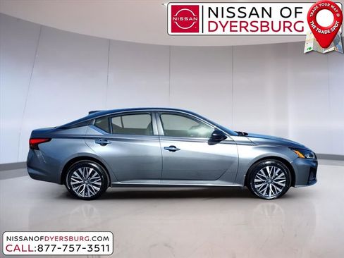 Used 2024 Nissan Altima 2.5 SV image 2