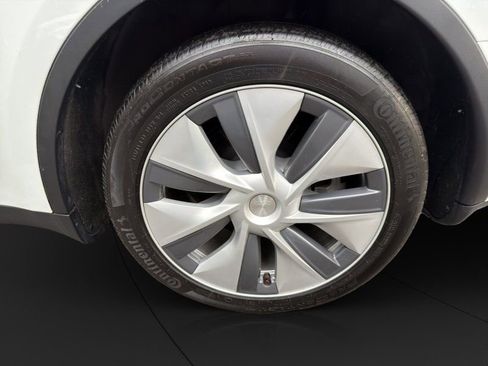 Used 2023 Tesla Model Y AWD image 22