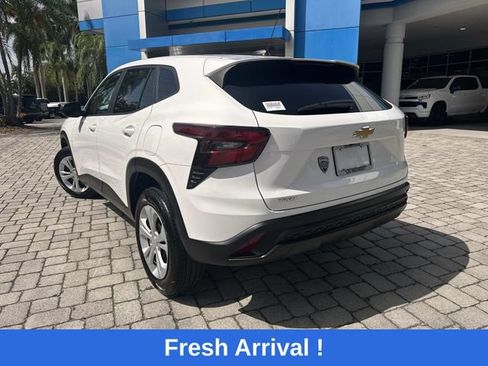 Used 2025 Chevrolet Trax LS FWD image 12