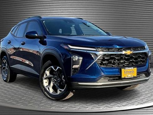 Used 2024 Chevrolet Trax LT w/ LT Convenience Package image 3