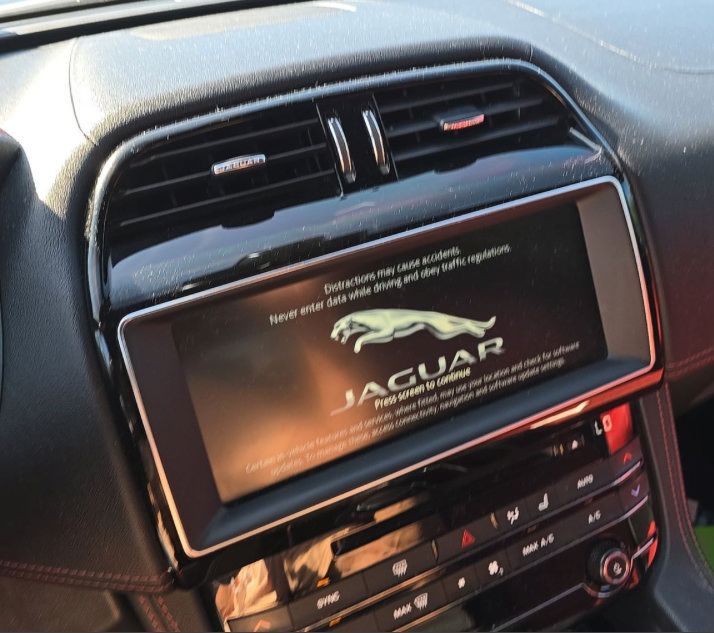 Used 2019 Jaguar F-PACE R-Sport AWD/4WD image 12