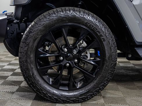 Used 2022 Jeep Wrangler Unlimited Sahara w/ Cold Weather Group AWD/4WD image 50