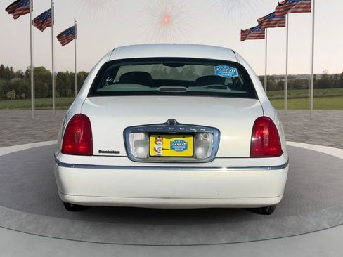 Used 2001 Lincoln Town Car Cartier RWD image 5