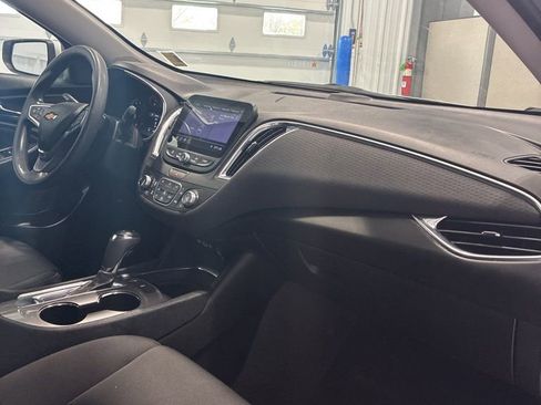 Used 2019 Chevrolet Malibu LT image 36