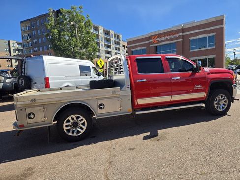 Used 2019 GMC Sierra 2500 SLT w/ Duramax Plus Package AWD/4WD image 11