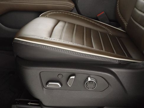 Used 2025 GMC Yukon XL Denali Ultimate image 31