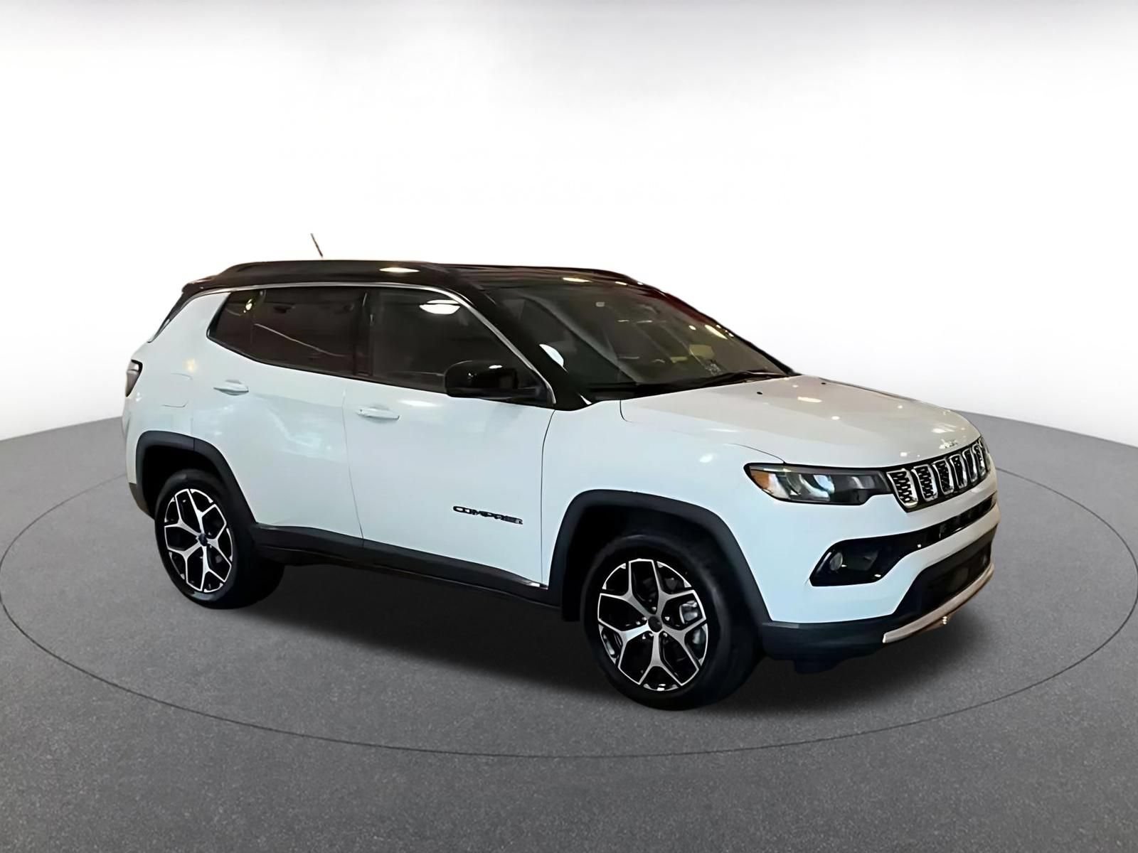 Used 2025 Jeep Compass Limited AWD/4WD image 2