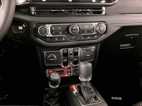 New 2026 Jeep Wrangler Unlimited Rubicon AWD/4WD image 6
