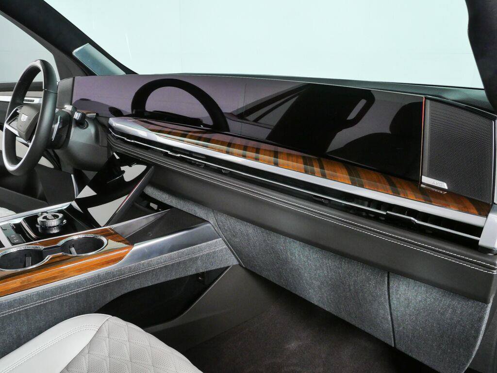 Used 2026 Cadillac Escalade Platinum Sport w/ LPO, ONYX Package AWD/4WD image 26
