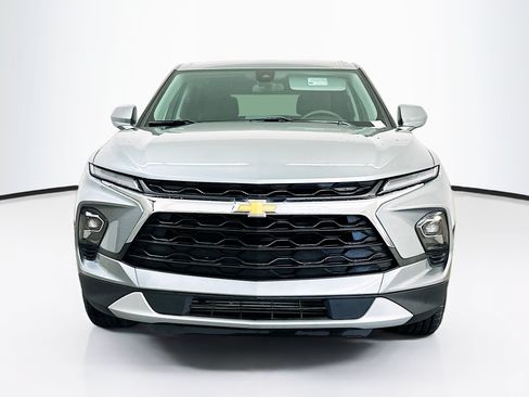 Used 2025 Chevrolet Blazer LT AWD/4WD image 2