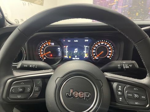 New 2025 Jeep Gladiator Rubicon w/ Convenience Group image 11