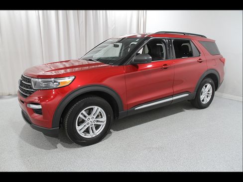 Used 2023 Ford Explorer XLT w/ Equipment Group 202A AWD/4WD image 3