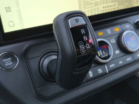 New 2026 Land Rover Defender 110 X-Dynamic SE image 34